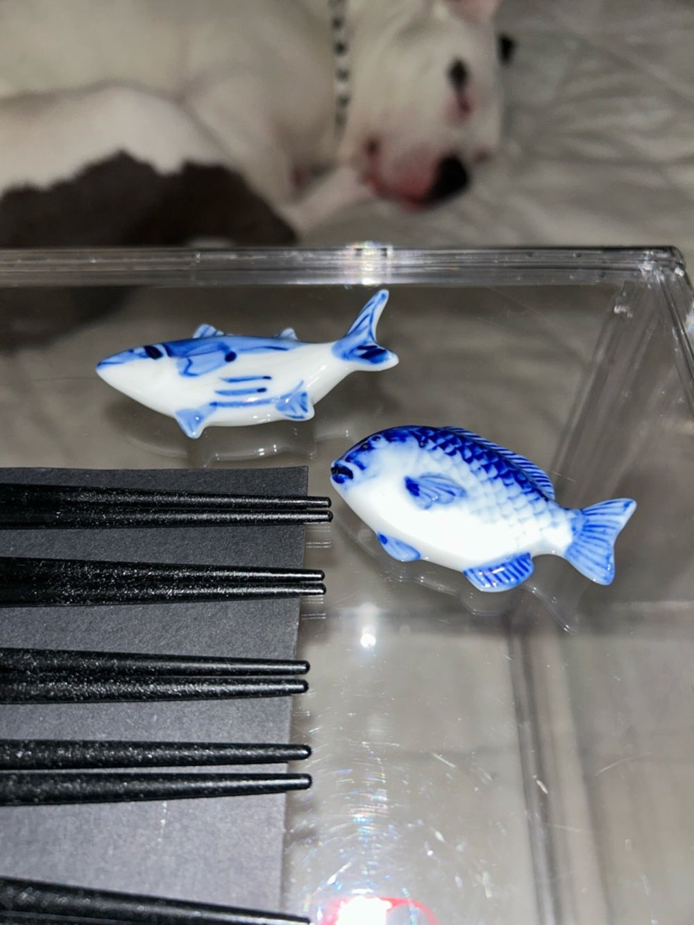 Set Of 4 Blue Wood Chopsticks & Set Of 2 Blue Ceramic Fish Chopstick Holders New - Picture 5 of 7